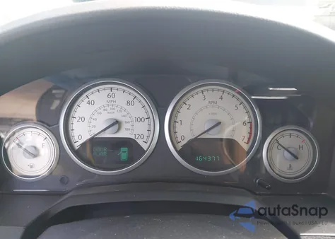 2010 Chrysler Town & Country Touring Plus из США, поврежденный, VIN 2A4RR8DX1AR387940